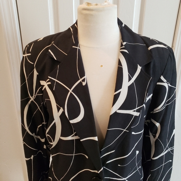 Neiman Marcus Abstract Black and White Blazer - Picture 2 of 9